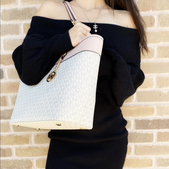 Gaby’sBags👜💕-NWT Michael Kors Tote - Picture 7 of 8